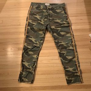 Sundry camo pants with rainbow detail. Size 29.